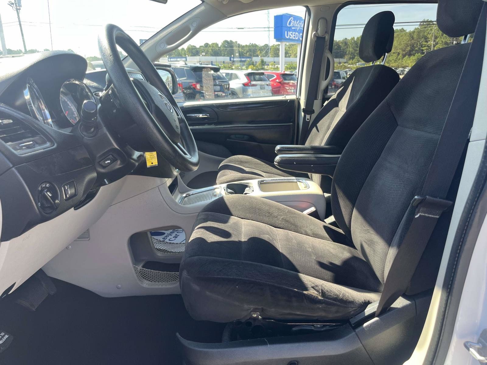 Used 2014 Dodge Grand Caravan SXT FWD image 16