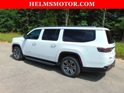 Certified 2025 Jeep Wagoneer L 4WD image 10