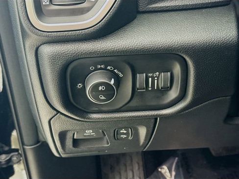 New 2026 RAM 1500 4x4 Crew Cab image 10