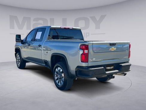 Used 2024 Chevrolet Silverado 2500 Custom w/ Custom Value Package image 3