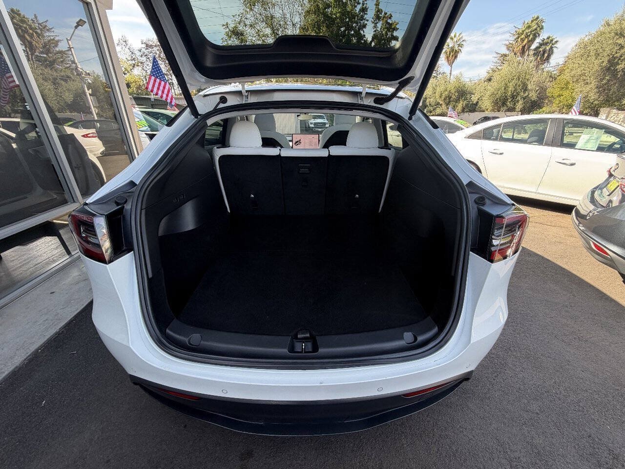 Used 2021 Tesla Model Y Long Range AWD/4WD image 21