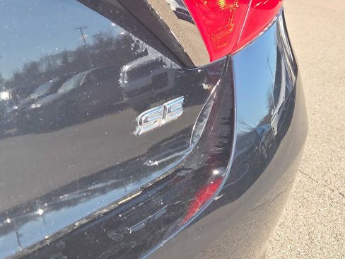 Used 2017 Toyota Camry SE image 11