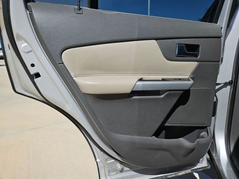Used 2013 Ford Edge SE image 16