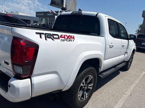 Used 2019 Toyota Tacoma TRD Sport AWD/4WD image 3