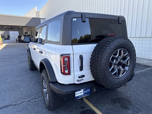 New 2025 Ford Bronco Badlands image 5