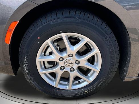 Used 2023 Chrysler Pacifica Touring-L FWD image 36