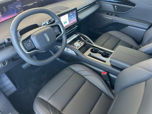 New 2026 Lincoln Nautilus Premier image 9