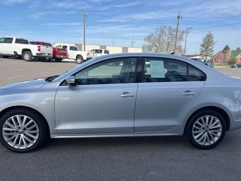 Used 2011 Volkswagen Jetta SEL image 9