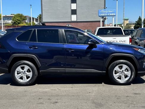 Used 2021 Toyota RAV4 XLE w/ Carpet Mat Package (TMS) AWD/4WD image 3