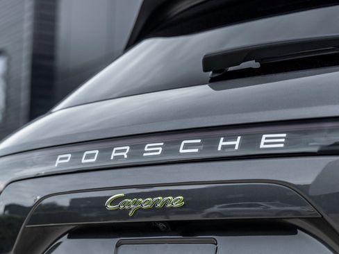 Used 2023 Porsche Cayenne image 8
