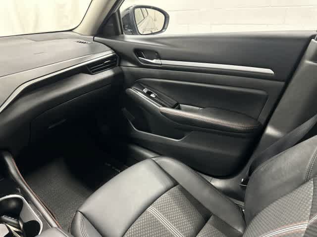 Used 2025 Nissan Altima 2.5 SR FWD image 13