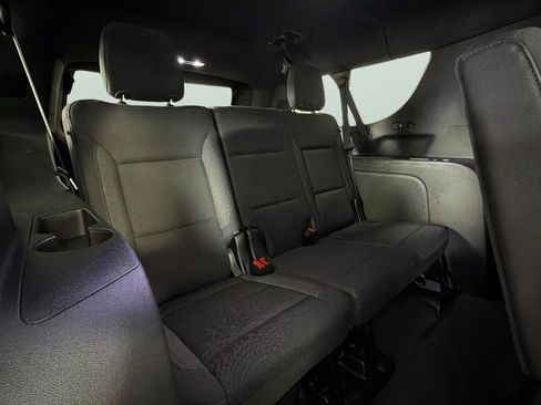 Certified 2025 Chevrolet Suburban LS RWD image 32