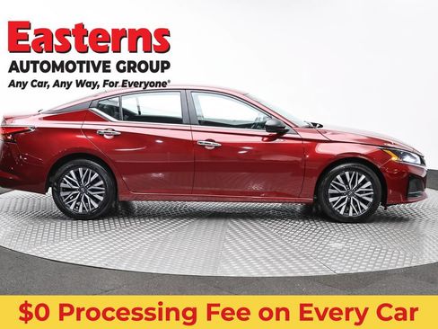 Used 2025 Nissan Altima 2.5 SV FWD image 4