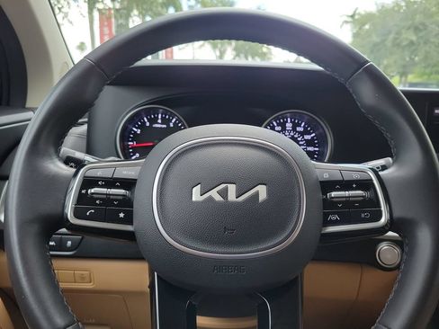 Used 2024 Kia Carnival LX FWD image 21
