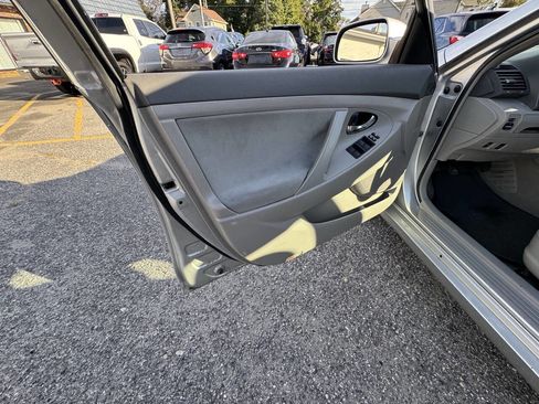 Used 2008 Toyota Camry Hybrid image 25