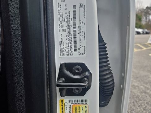 Used 2019 Ford F150 Platinum w/ Equipment Group 701A Luxury image 9