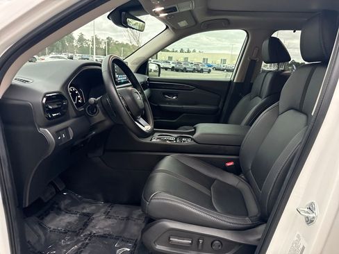 Certified 2025 Honda Pilot Touring image 18