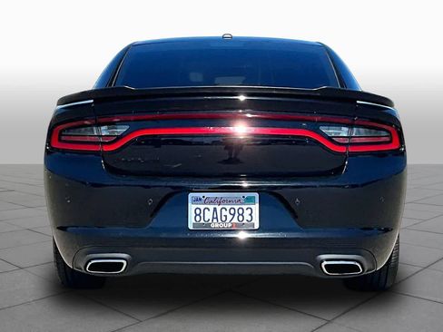 Used 2017 Dodge Charger SE w/ Blacktop Package RWD image 4