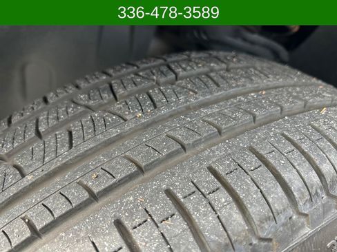 Used 2022 Volkswagen Tiguan SE R-Line image 27