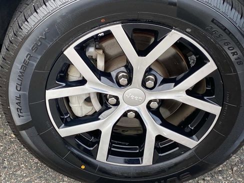 Certified 2024 Jeep Grand Cherokee Limited image 25