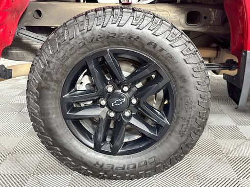 Used 2021 Chevrolet Silverado 1500 Custom Trail Boss w/ LPO, Dark Essentials Package AWD/4WD image 29