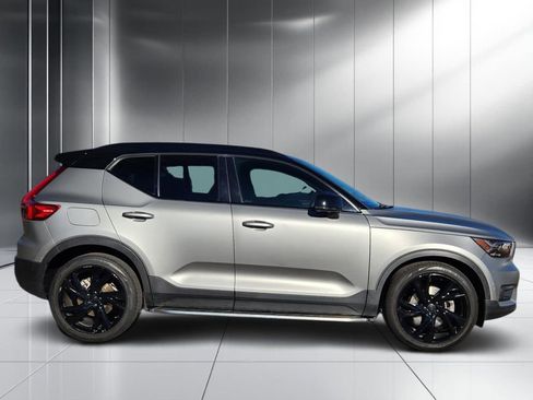 Used 2022 Volvo XC40 T5 R-Design w/ Advanced Package image 23