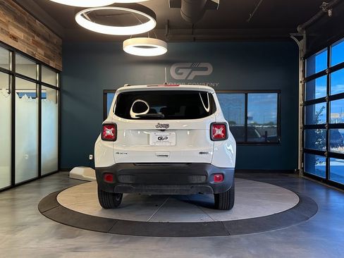 Used 2022 Jeep Renegade Latitude image 4