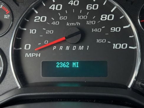 Used 2025 Chevrolet Express 2500 w/ Driver Convenience Package RWD image 19