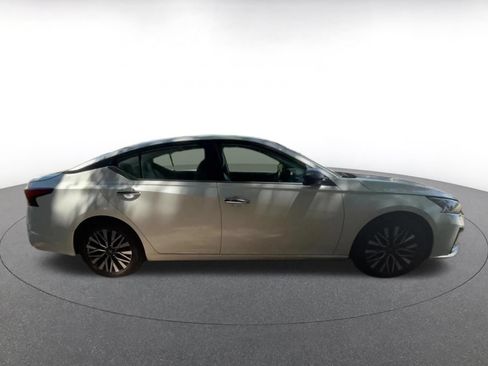 Used 2025 Nissan Altima 2.5 SV FWD image 18