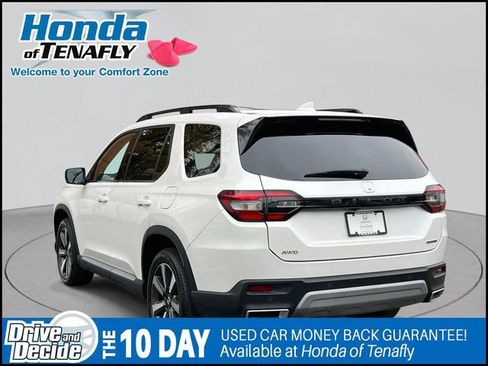Used 2023 Honda Pilot Touring image 4