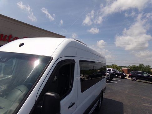 Used 2014 Mercedes-Benz Sprinter 2500 image 49