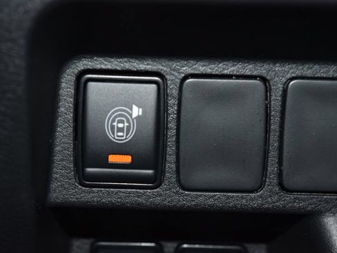 Certified 2025 Nissan Frontier SV AWD/4WD image 18