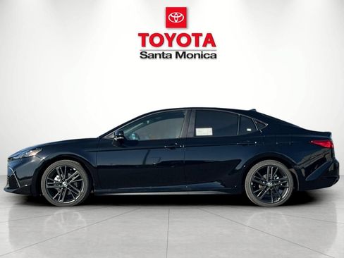 New 2026 Toyota Camry Hybrid FWD image 8