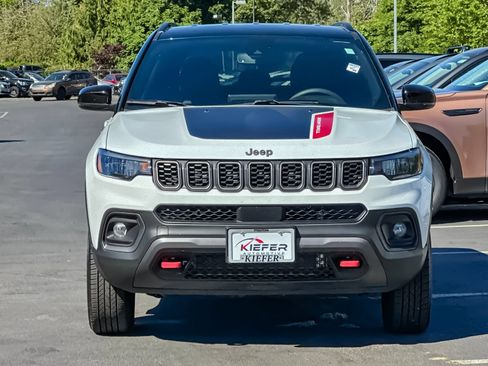 Used 2025 Jeep Compass Trailhawk AWD/4WD image 8