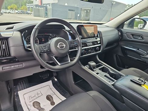 Used 2024 Nissan Pathfinder SV FWD image 21