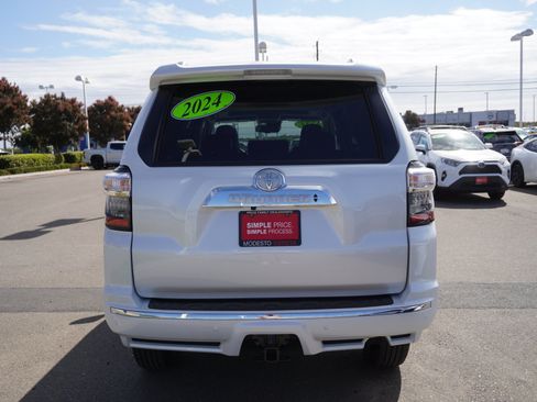Used 2024 Toyota 4Runner Limited AWD/4WD image 10