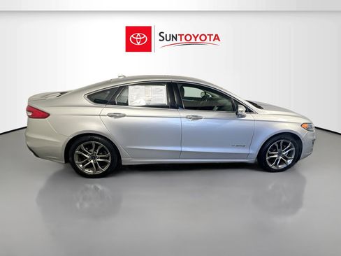 Used 2019 Ford Fusion Titanium image 2