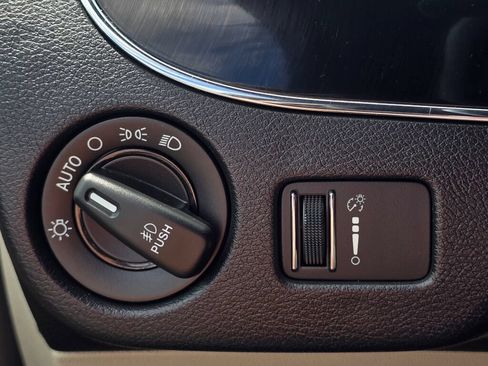 Used 2019 Dodge Grand Caravan SXT w/ Rear Park Assist Package FWD image 21