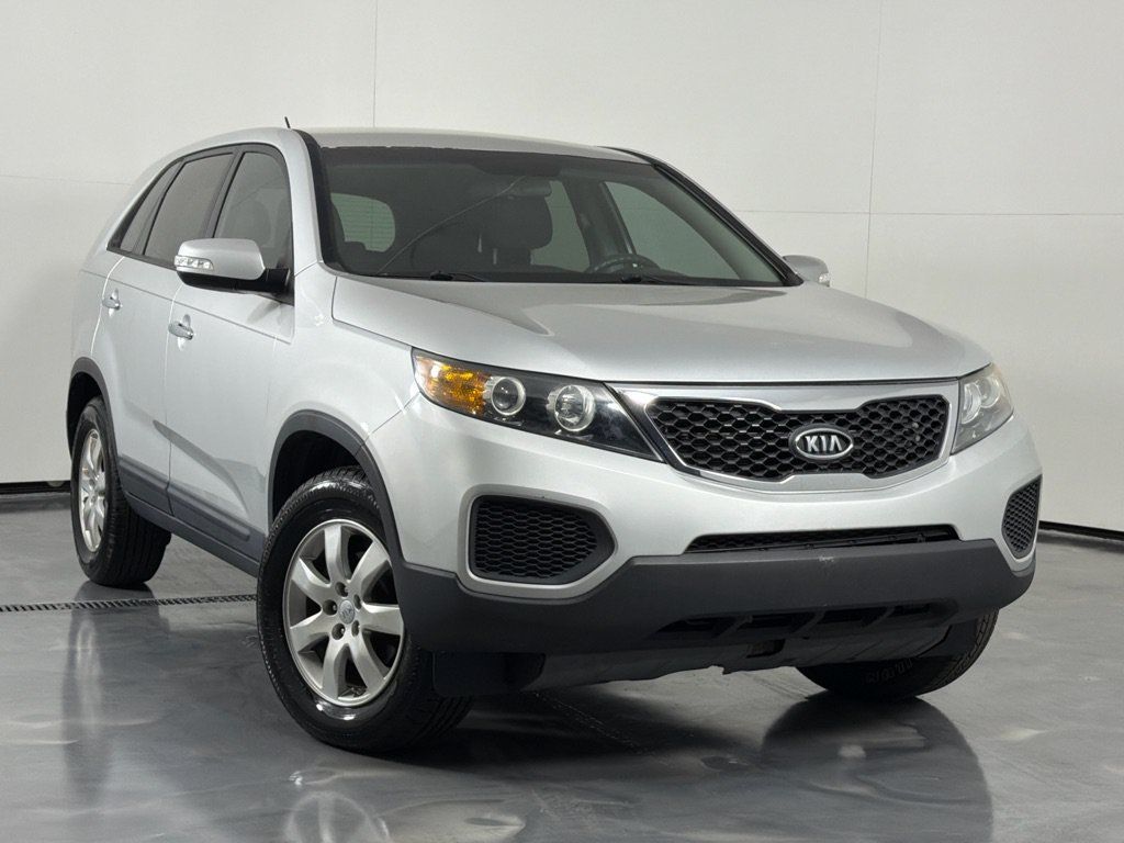 Used 2013 Kia Sorento LX FWD image 2