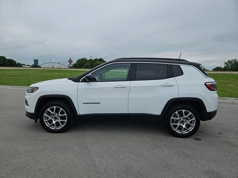 Used 2025 Jeep Compass Limited AWD/4WD image 4
