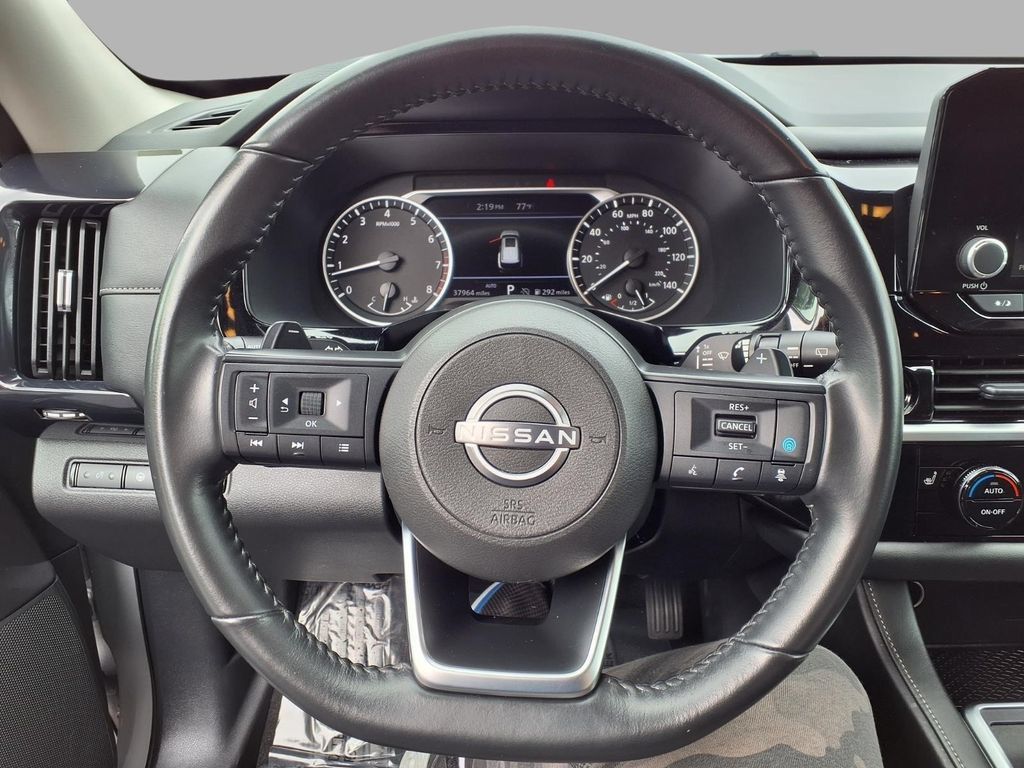 Used 2025 Nissan Pathfinder SV AWD/4WD image 16
