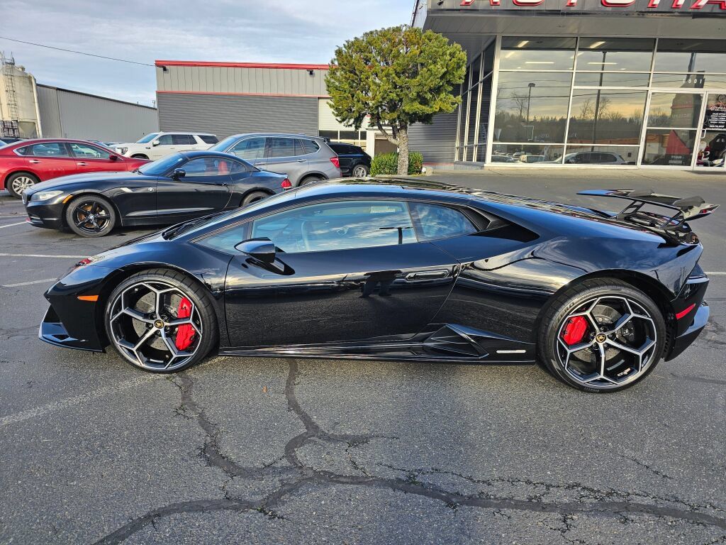 Used 2020 Lamborghini Huracan EVO AWD/4WD image 2