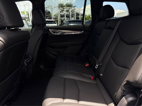 New 2025 Cadillac XT6 Luxury image 10