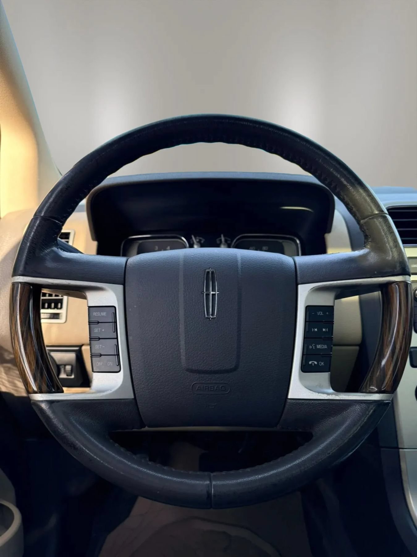Used 2010 Lincoln MKX AWD image 11