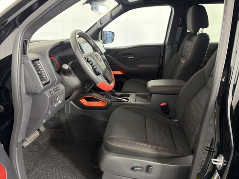 Used 2022 Nissan Frontier PRO-4X image 6