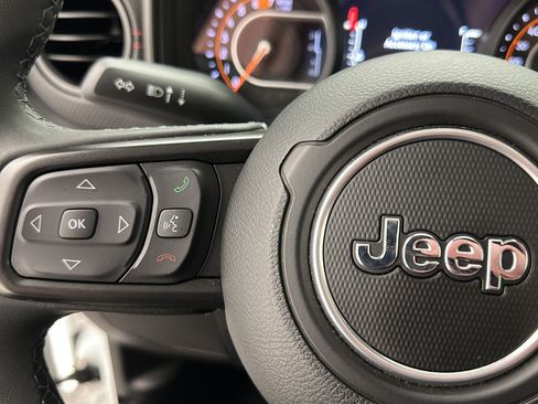 Used 2026 Jeep Wrangler Unlimited Rubicon AWD/4WD image 17