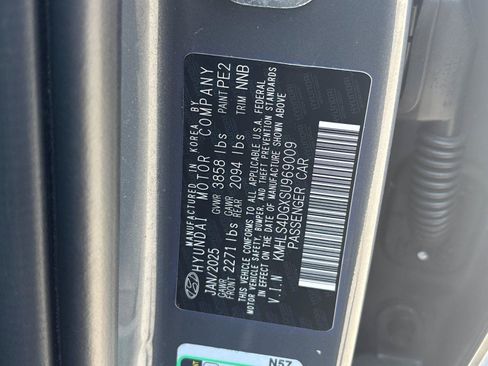 Used 2025 Hyundai Elantra SEL FWD image 12