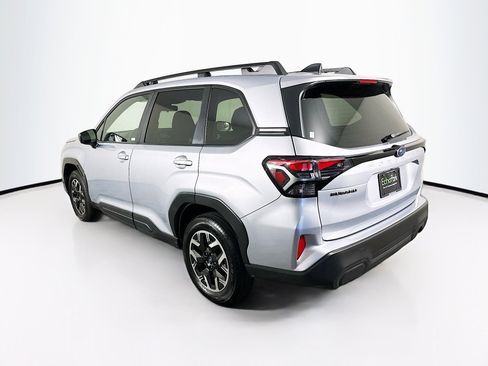 Used 2025 Subaru Forester Premium AWD/4WD image 5