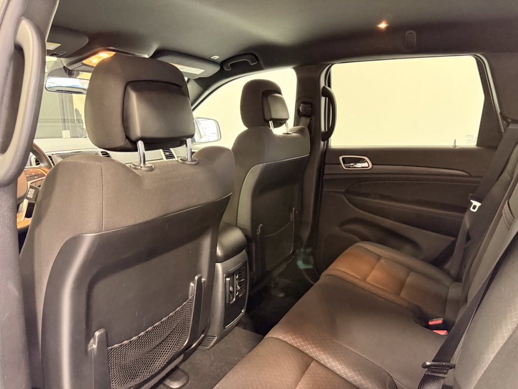 Used 2020 Jeep Grand Cherokee Laredo AWD/4WD image 21