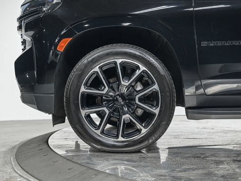 Used 2024 Chevrolet Suburban RST w/ Luxury Package AWD/4WD image 3